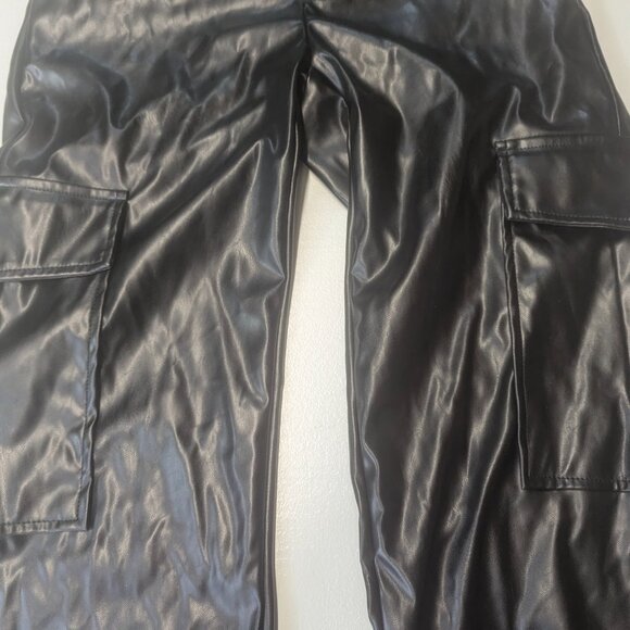 NWT Windsor Size XS Black Pleather Cargo Pants - Picture 4 of 12